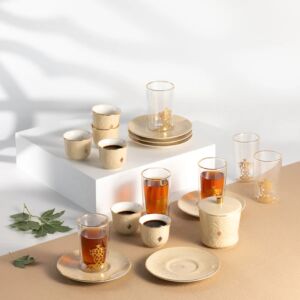 طقم كاسات شاي وفنجان قهوة سعودية من نقش - عاجي وذهبي