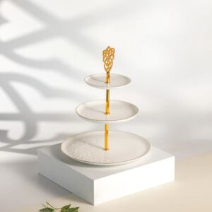 حامل حلويات بورسلان 3 طبقات من نقش - ابيض وذهبي