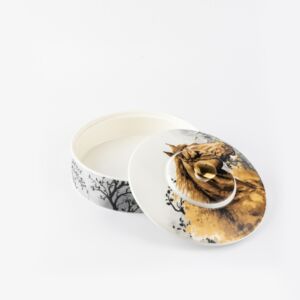 تمرية مع غطاء حجم متوسط من سمرا