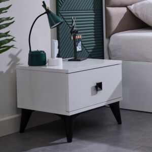 كومودينو بدرج من ستار